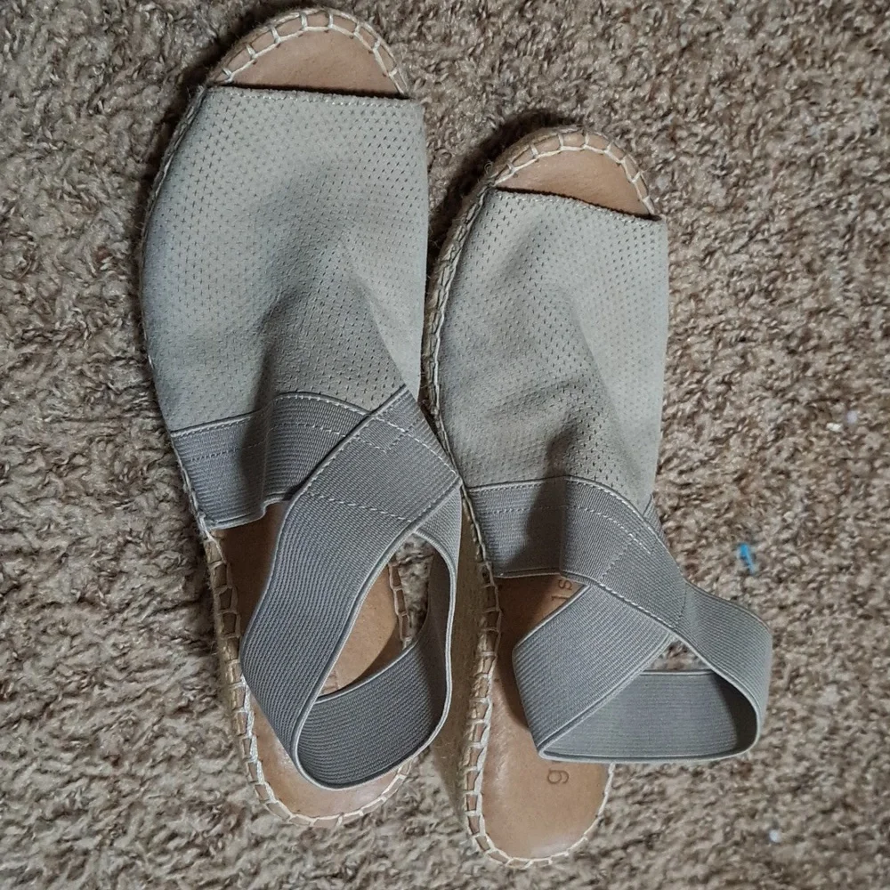 Kenneth Cole gentle souls wedge shoes‎ size womens 7.5 Tan color